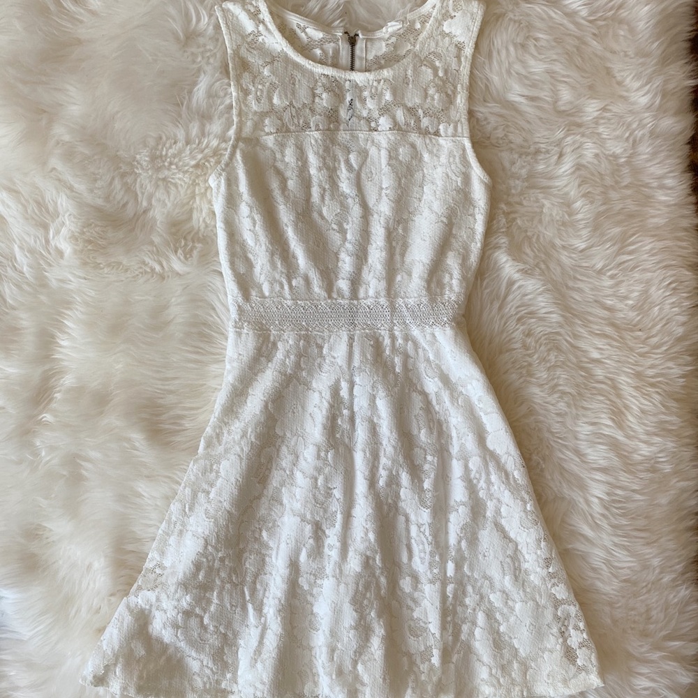 garage lace mini dress 🤍